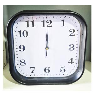 RELOJ NEGRO Y BLANCO CUADRADO 23 cm 1951