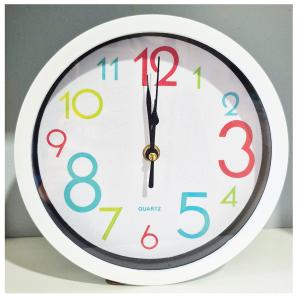 RELOJ REDONDO 20 cm NÚMEROS COLORES
